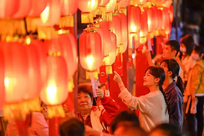 中國(guó)人為何喜歡掛燈籠？掛燈籠有何象征意義？