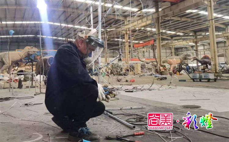 彩燈制作師傅的優(yōu)秀品質(zhì)如何提升？